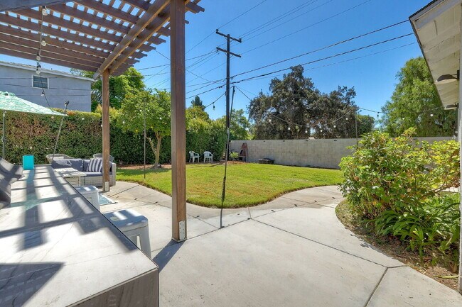 Building Photo - Beautifully Renovated La Mesa Home with 2-Car Detached Garage!