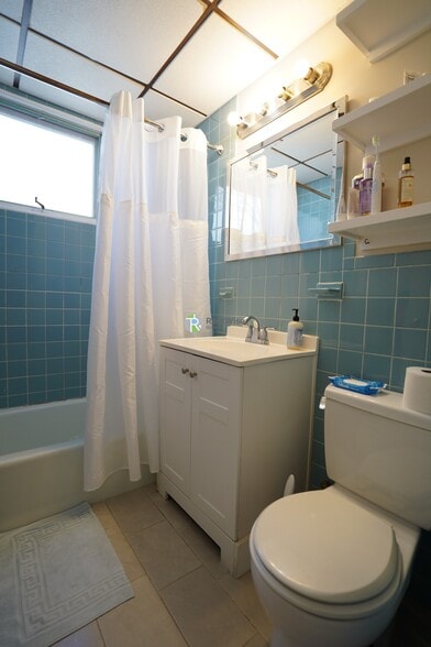 Building Photo - 27 Emery St