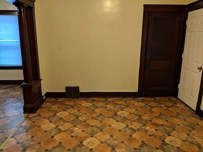 Building Photo - 3135 W 58th St