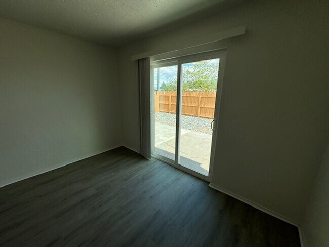 Building Photo - 1050 Meadowlark Ct SE