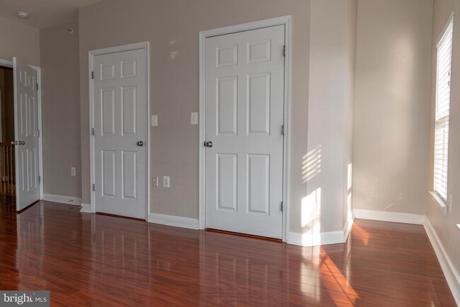 Building Photo - 42425 Goldenseal Square