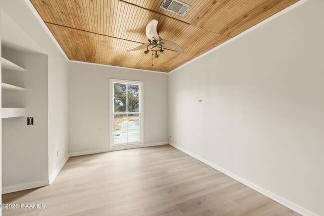 Building Photo - 1401 E Bayou Pkwy