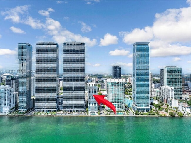 Building Photo - 700 NE 25th St