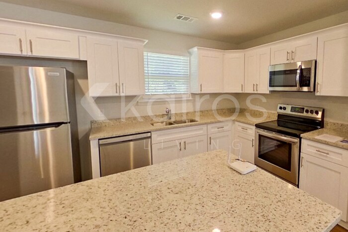 Building Photo - 136 Western Red Cedar Dr