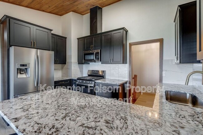 Building Photo - 5800 McKinley Dr