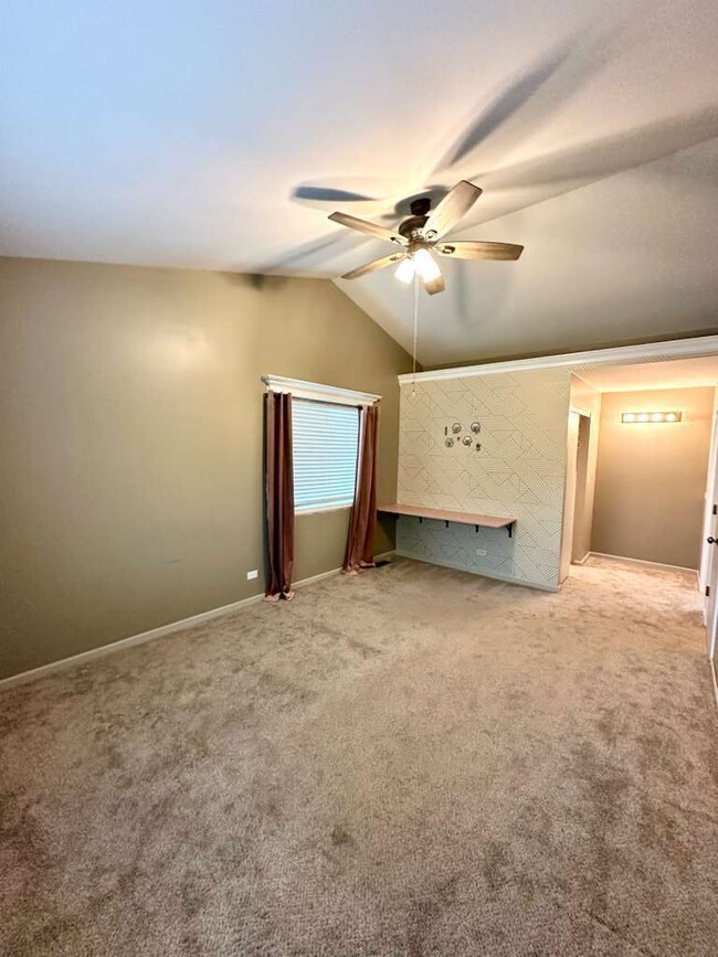 Building Photo - 122 Creston Cir