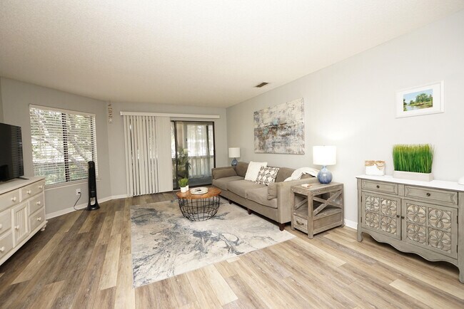 Building Photo - 55 Bay Dr