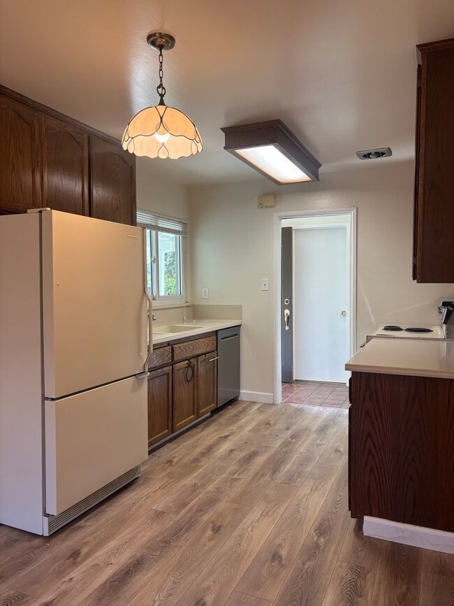 Building Photo - Well maintained 3 bed/2 bath in Santa Clara, bring your pet :)