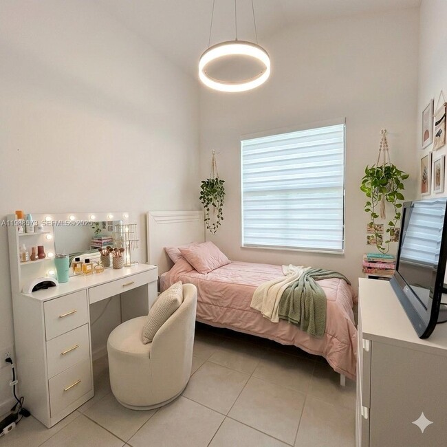 Building Photo - 312 NW 36th Ave