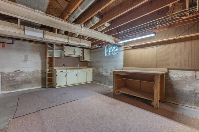 Building Photo - 1822 W Schantz Ave