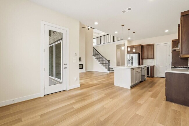 Building Photo - 4615 Bridgewood Dr