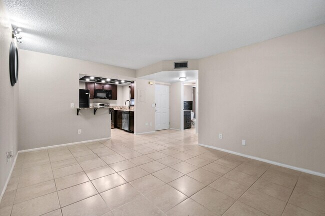 Building Photo - 1631 SE Green Acres Cir