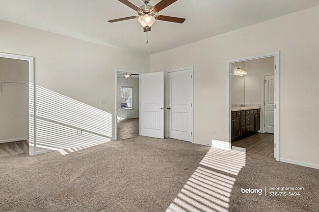 Building Photo - 103 W Tecoma Ln