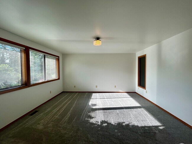 Building Photo - 12371 Rainier Dr