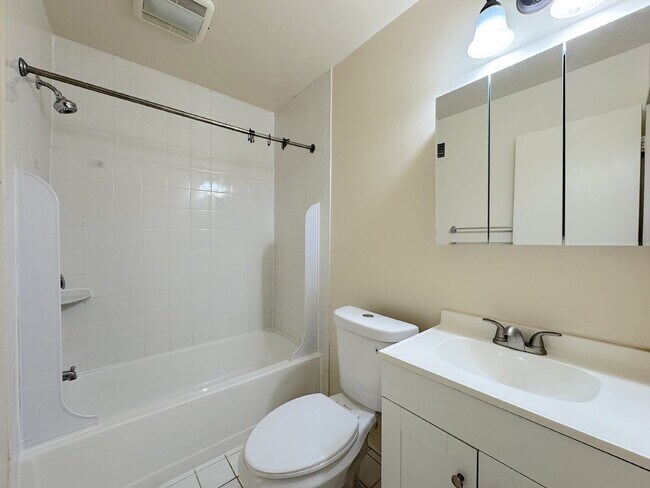 Building Photo - Comfortable Annandale Home with Functional Layout and Outdoor Space