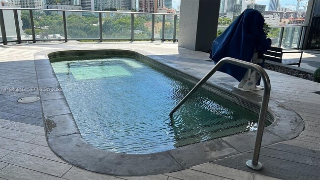 Building Photo - 121 NE 34th St