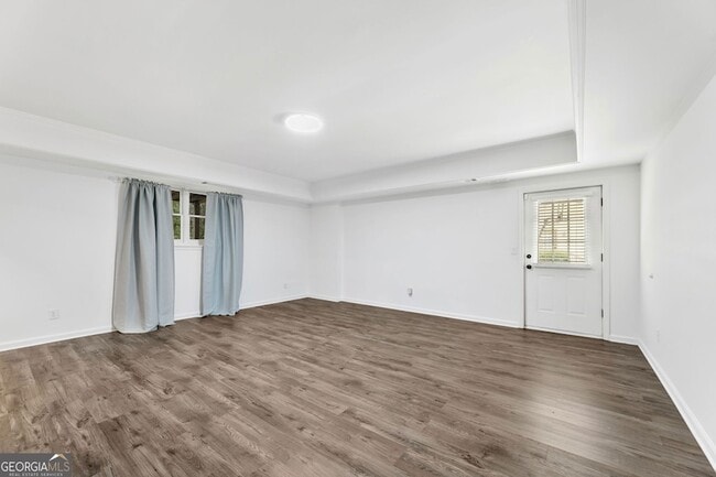 Building Photo - 5170 Deerlake Dr