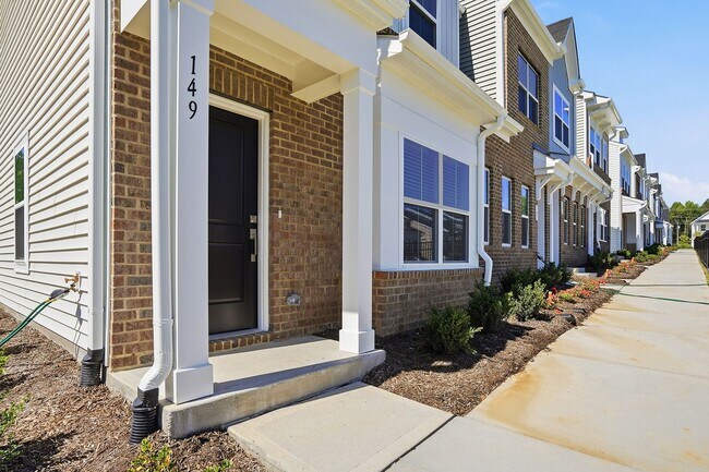 Building Photo - BRAND NEW TOWNHOME-9 FOOT CEILINGS-TWO CAR GARAGE-POOL COMMUNITY