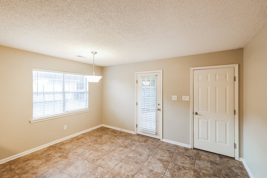 Building Photo - 126 Stonehaven Dr