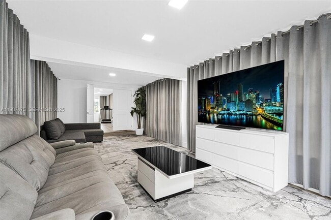 Building Photo - 1420 S 24th Terrace