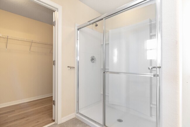 Building Photo - Stunning 4bed /3.5 bath Home For Rent at W...