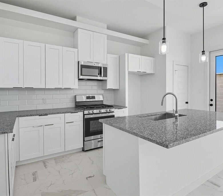 Building Photo - 2921 El Fenice Ln