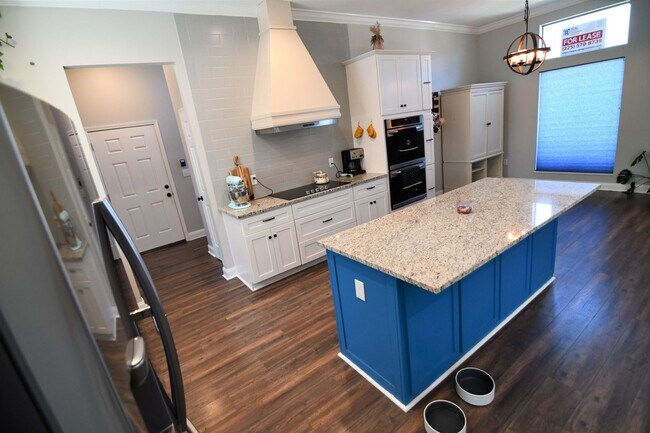 Building Photo - Zachary School District!  Trendy, 3 bedroom, 2.5 bath home in coveted Marshall Bonds Subdv