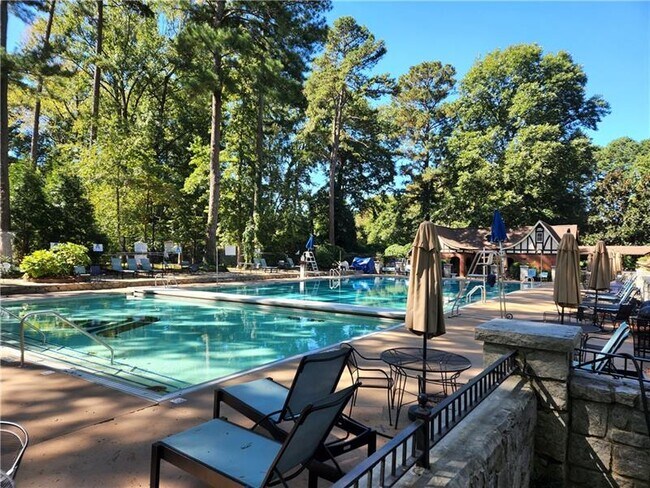 Building Photo - 65 Clarendon Ave