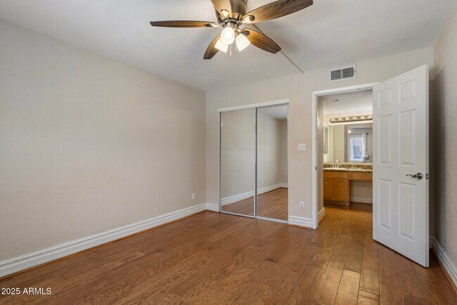 Building Photo - 3825 E Camelback Rd