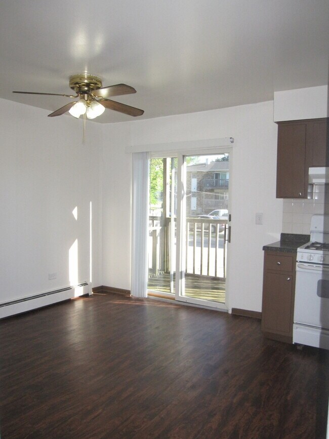 Building Photo - 1300 Getzelman Dr