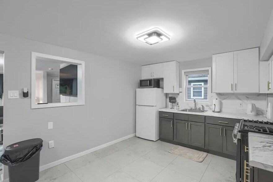 Building Photo - 751 US-9W