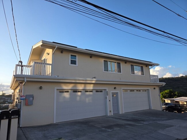 Building Photo - Moanalua Gardens 2BR/1.5Ba w/ 2 Parking