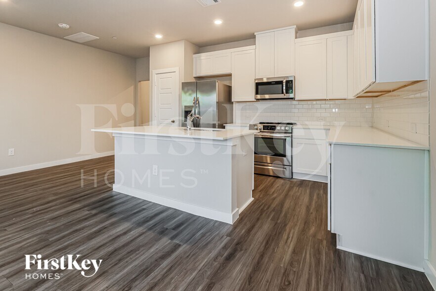 Building Photo - 18322 W Centro Cir