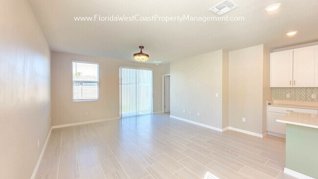 Building Photo - BRILLIANT and SPACIOUS! 4 BEDROOM/2.5 BATH PLUS LARGE BONUS-FLEX SPACE and FENCED YARD!