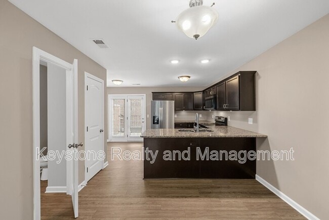 Building Photo - 301 Landrum Pl