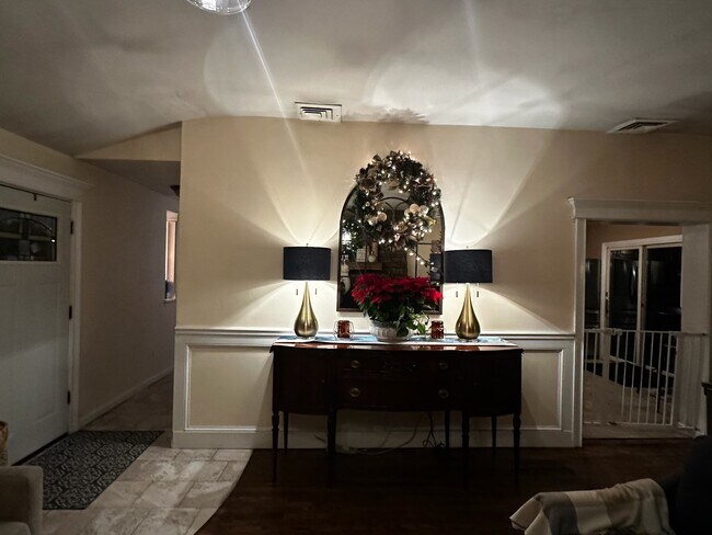 Building Photo - 4 Galaxie Ln