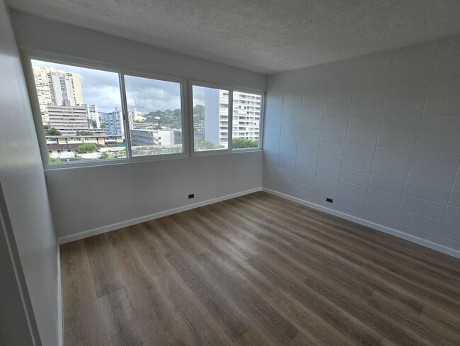 Building Photo - Newly Renovated 1 Bedroom/1 Bathroom Available Now