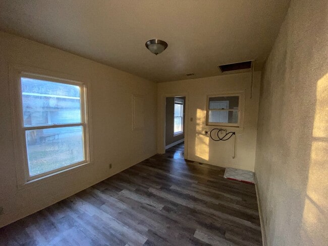 Building Photo - Single Family House
