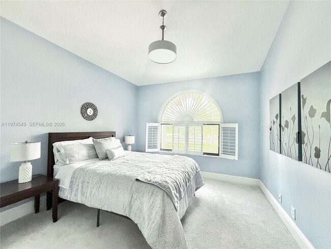 Building Photo - 400 Alexandra Cir