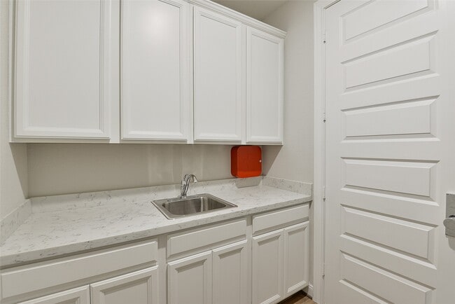 Building Photo - 4042 Steep Woods Dr