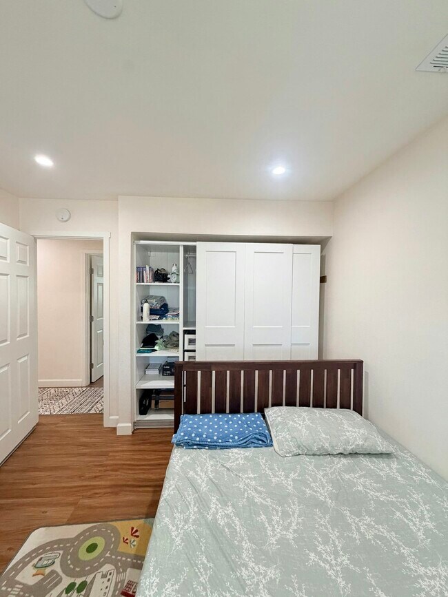 Building Photo - 7622 Oxbow Ln