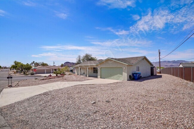 Building Photo - FURNISHED 2bd 2ba HOME