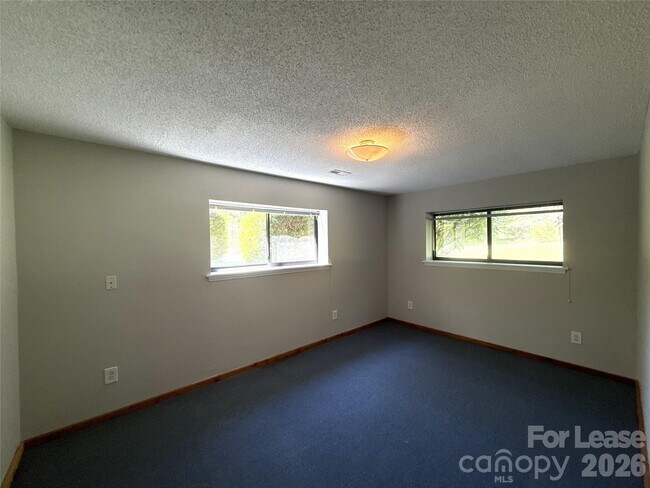 Building Photo - 13930 Idlewild Rd