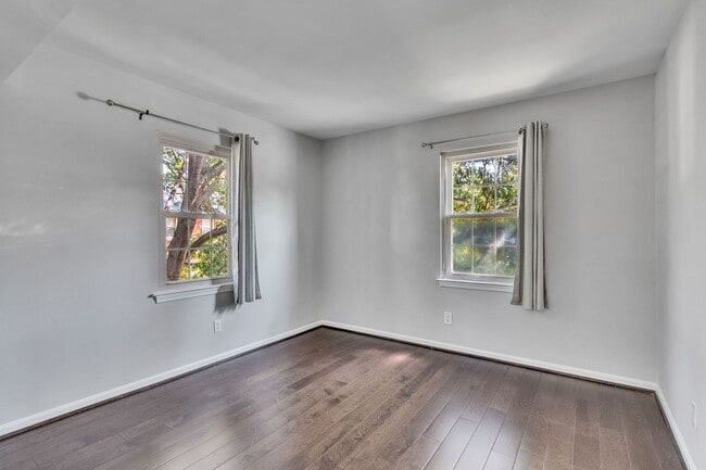 Building Photo - 2 Bedroom with Loft in Old Town North