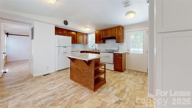 Building Photo - 4120 Glenola Dr