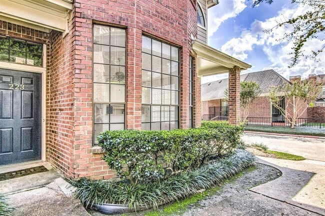 Building Photo - 8888 Benning Dr