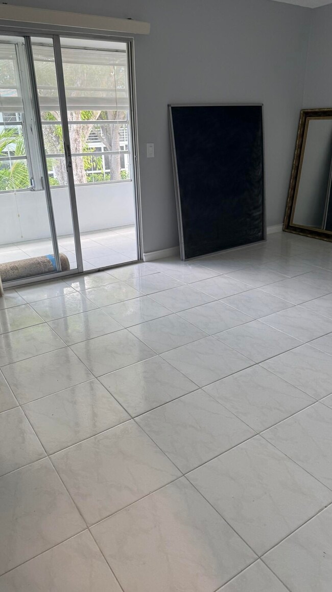 Building Photo - 52 Newport Ct