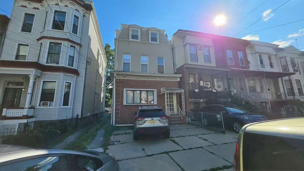Building Photo - 23 Sherman Pl