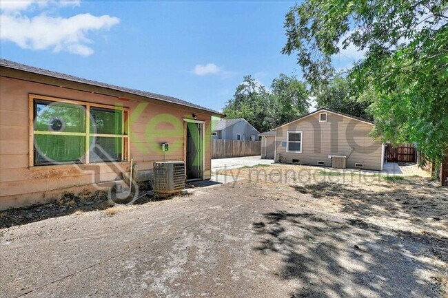 Building Photo - 2313 Piercy Way