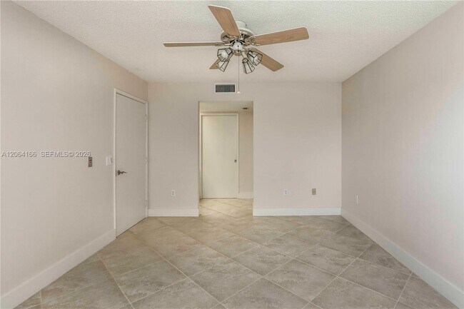 Building Photo - 850 SW 138th Ave